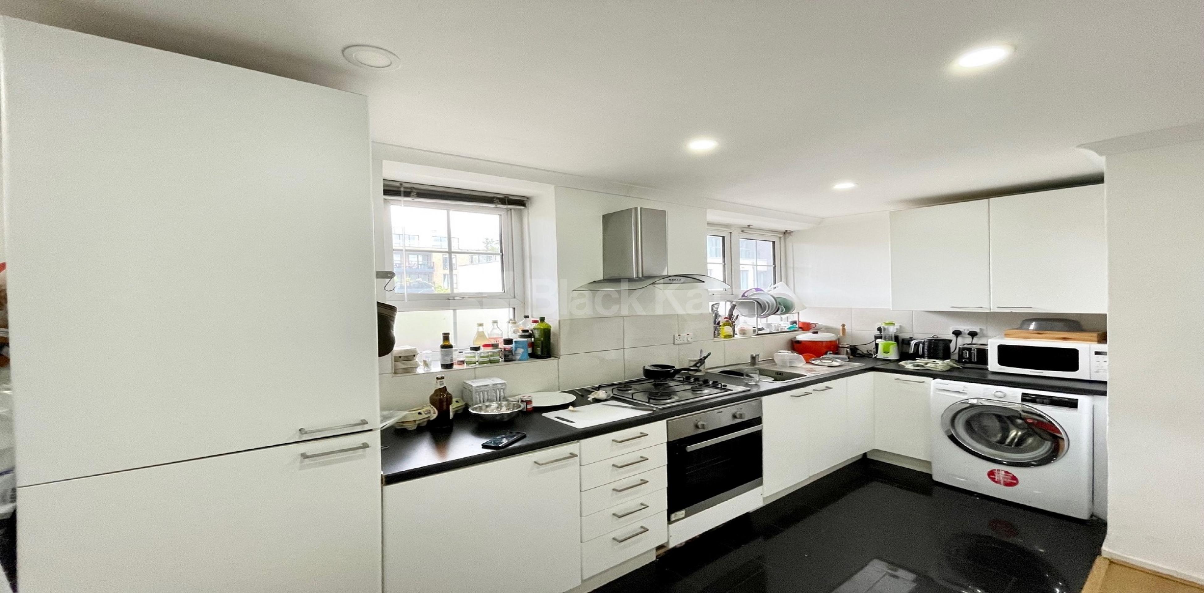 			LET , 4 Bedroom, 1 bath, 1 reception Apartment			 Long Lane, Borough / London Bridge SE1